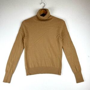 Uniqlo Turtleneck Cashmere Sweater Office Quiet Luxury